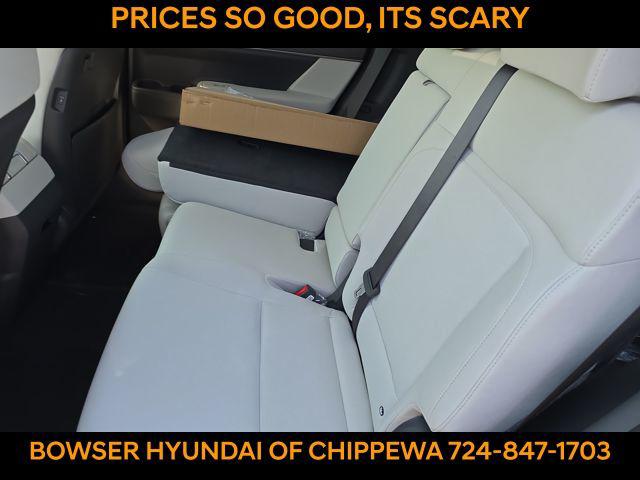 2026 Hyundai Santa Fe SE photo 5
