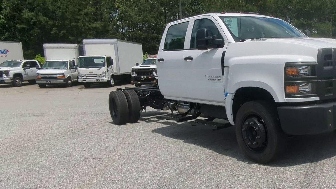2025 Chevrolet Silverado 4500HD Work Truck photo 2