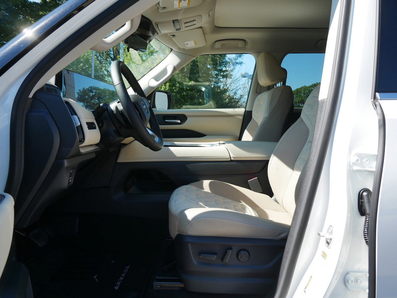 2026 Nissan Armada Platinum photo 5