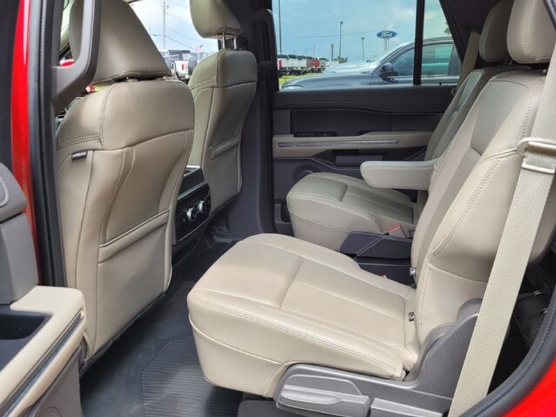2021 Ford Expedition XLT photo 6