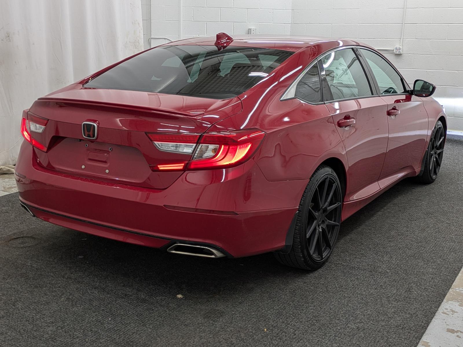 2018 Honda Accord Sport 2.0T photo 2