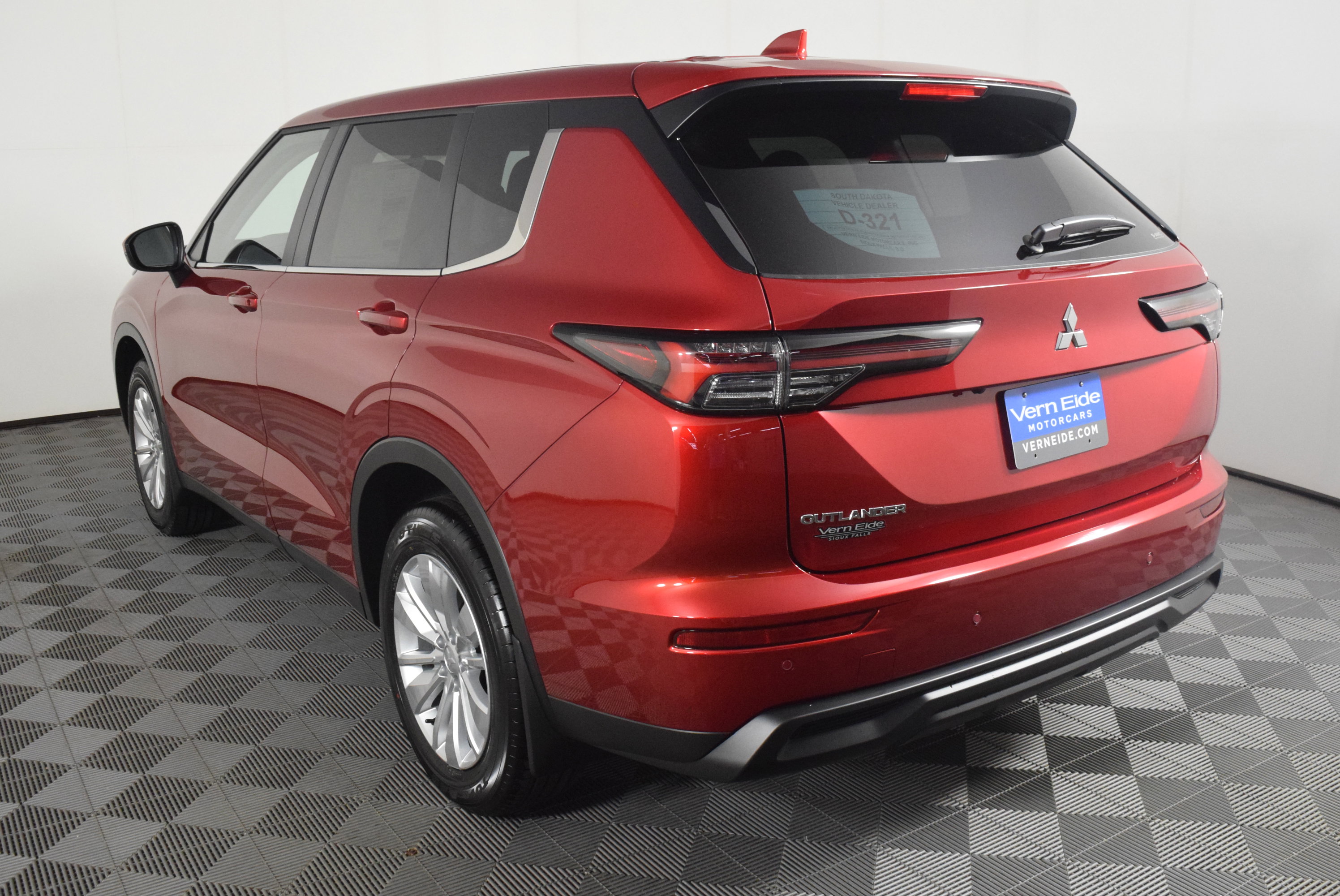 2025 Mitsubishi Outlander ES photo 8