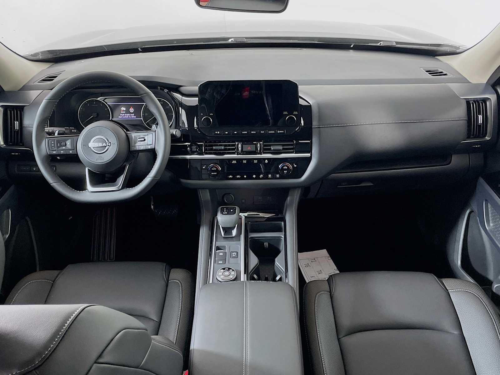 2025 Nissan Pathfinder SL photo 3