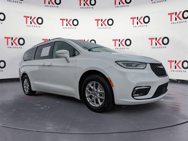 2022 Chrysler Pacifica Touring L's photo