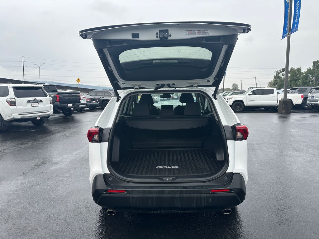 2024 Toyota RAV4 XLE photo 11