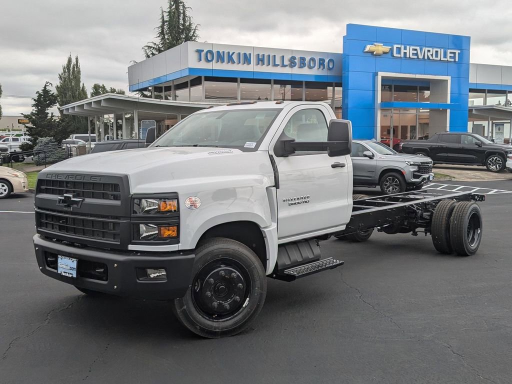 2024 Chevrolet Silverado 5500HD Work Truck photo 2