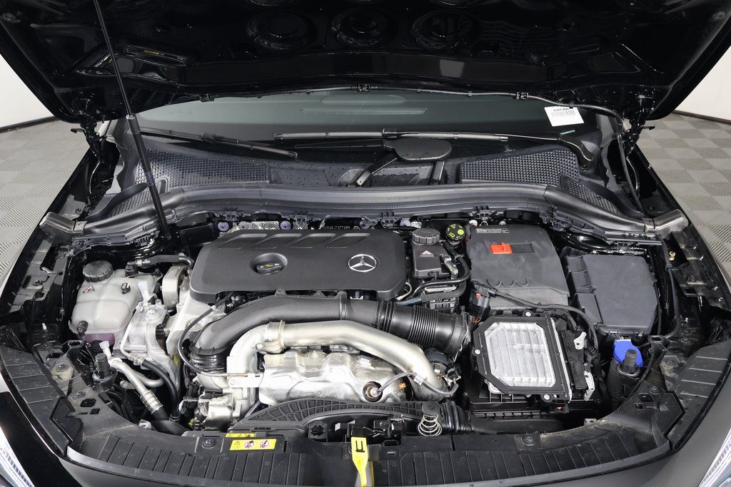 2025 Mercedes Benz GLA 250 photo 3