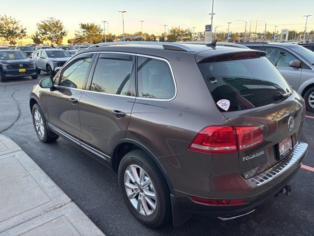 2014 Volkswagen Touareg V6 TDI Sport photo 2