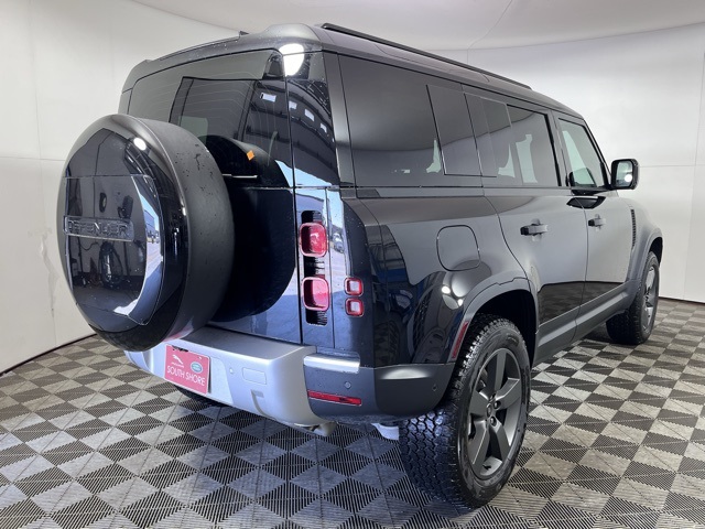 2025 Land Rover Defender 110 S photo 5