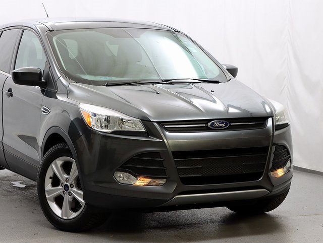 Used 2016 Ford Escape SE with VIN 1FMCU9GX9GUB32343 for sale in Arlington Heights, IL