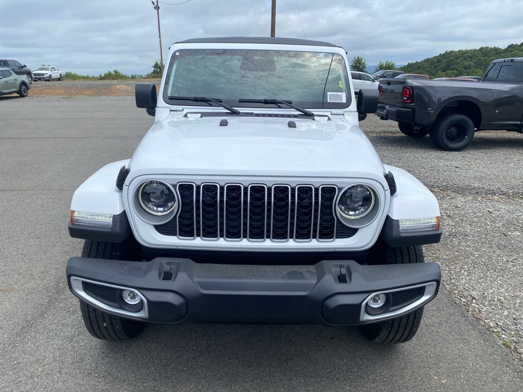 2025 Jeep Wrangler Sahara photo 2