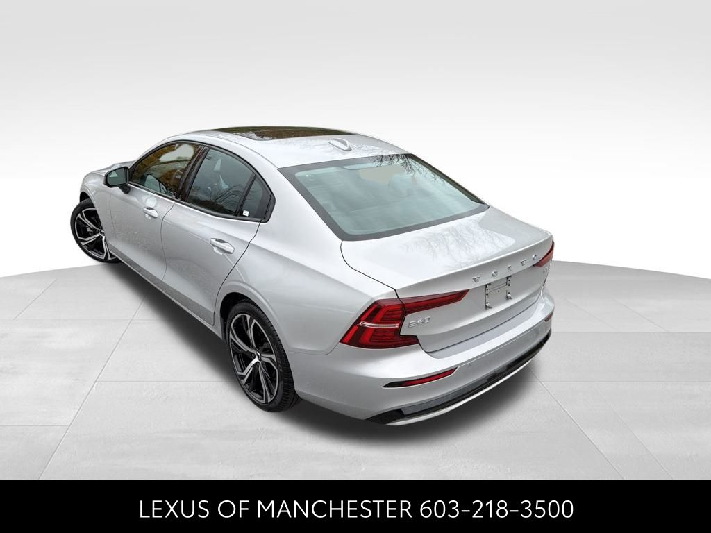 2023 Volvo S60 B5 Core photo 4