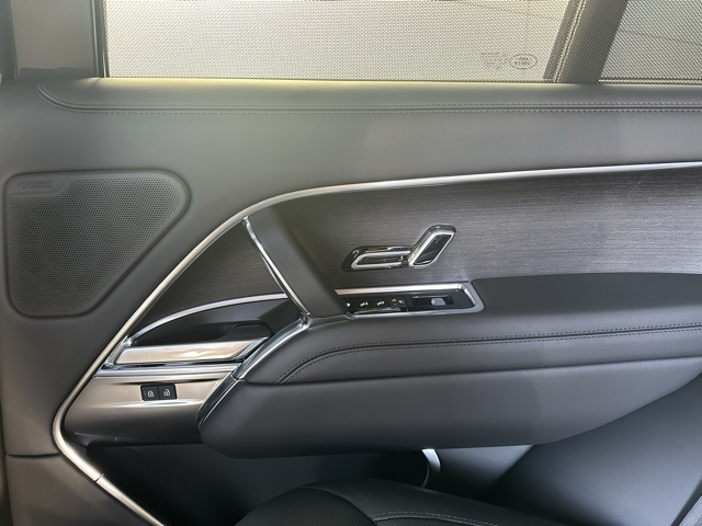 2025 Land Rover Range Rover SE photo 24