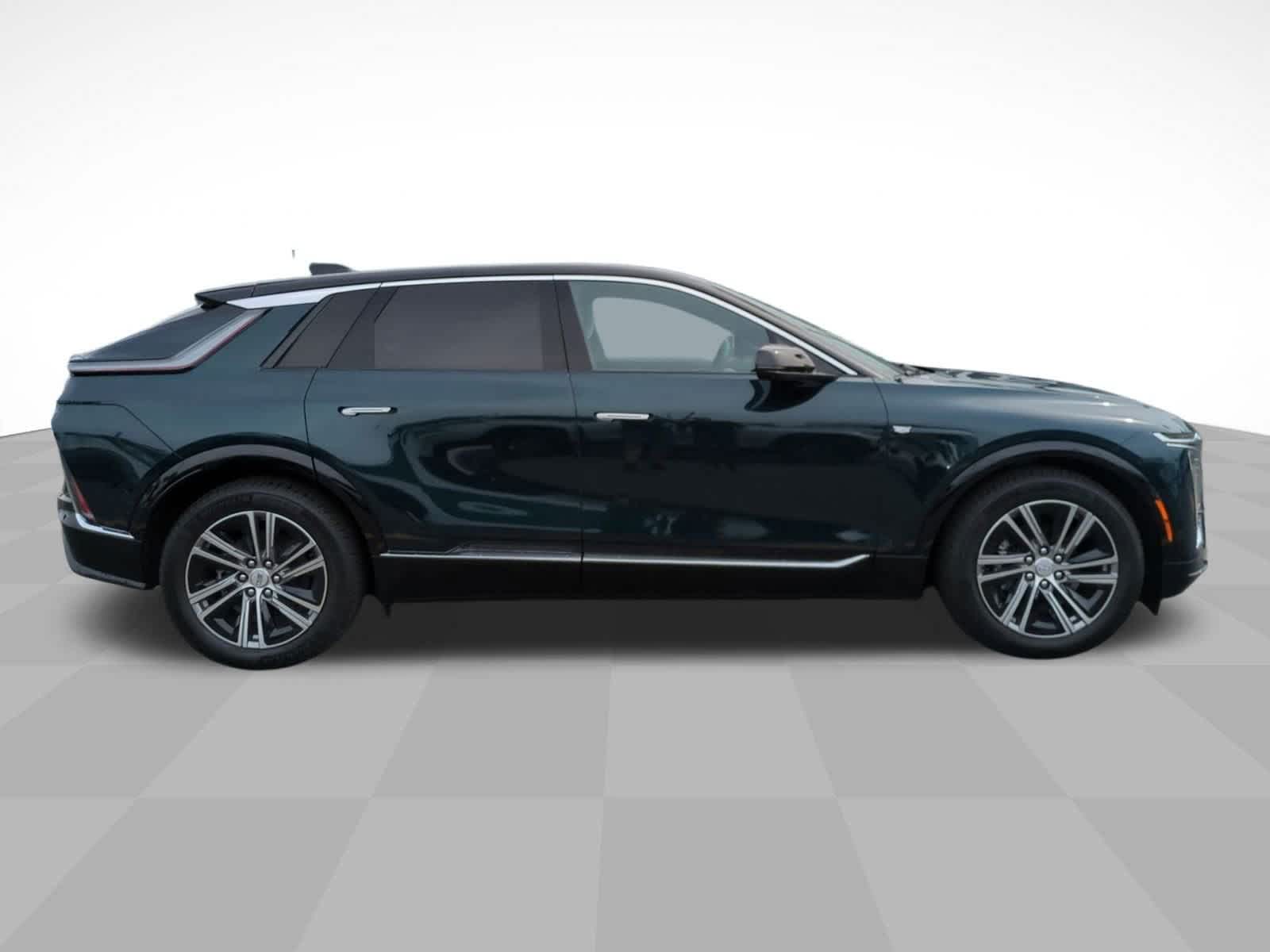 2025 Cadillac Lyriq Luxury photo 4