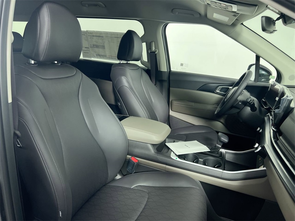 2026 Kia Carnival LX photo 29