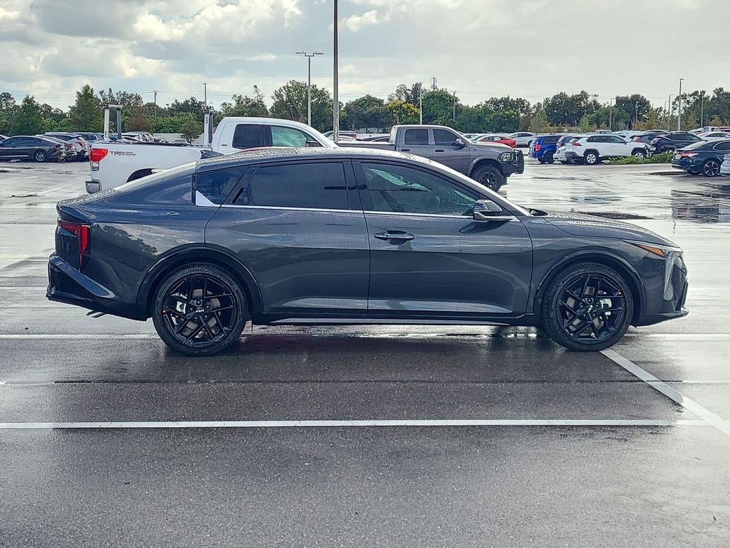 2025 Kia K4 GT-Line Turbo photo 4