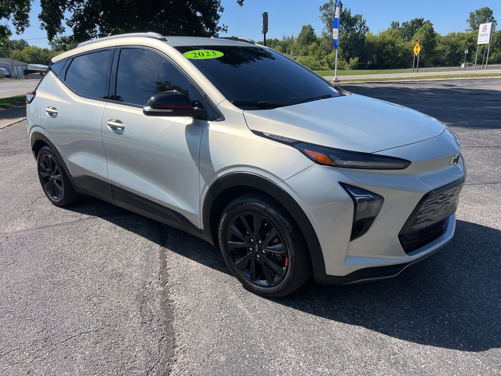 Used 2023 Chevrolet Bolt EUV LT with VIN 1G1FY6S06P4188652 for sale in Clinton, MI