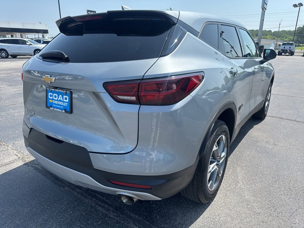 2023 Chevrolet Blazer 2LT photo 2