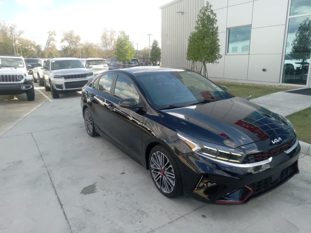 2023 Kia Forte GT photo 2