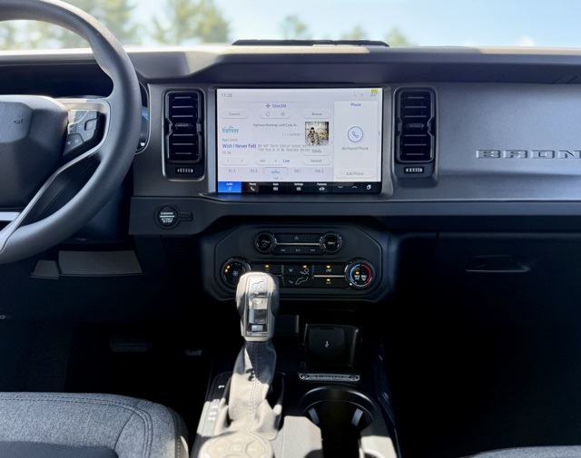 2025 Ford Bronco Base photo 19