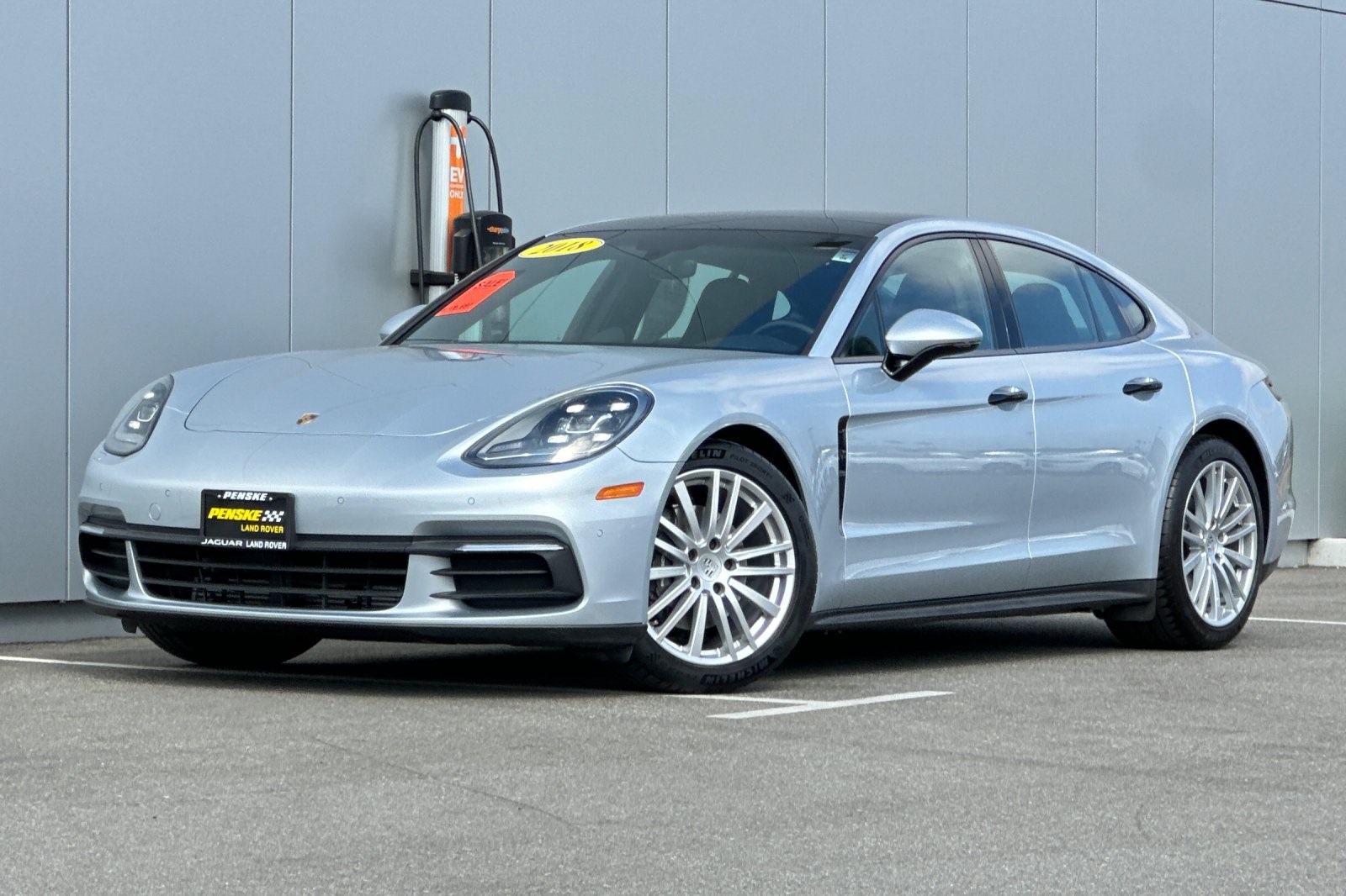 2018 Porsche Panamera 4 photo 2