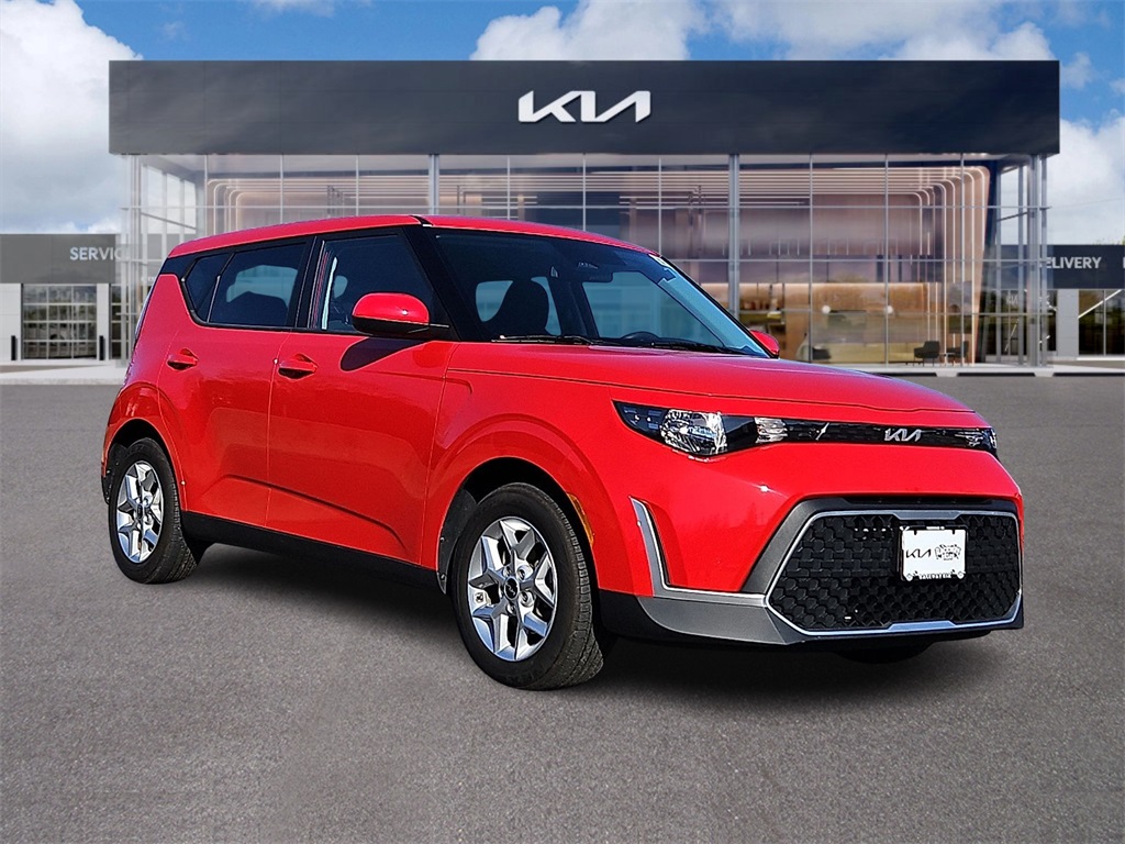 2023 Kia Soul LX's photo