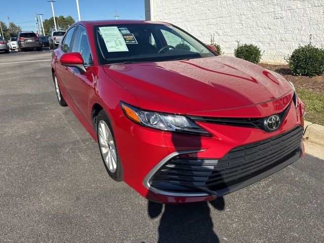 2023 Toyota Camry LE's photo