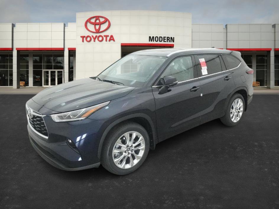 2026 Toyota Highlander Limited's photo
