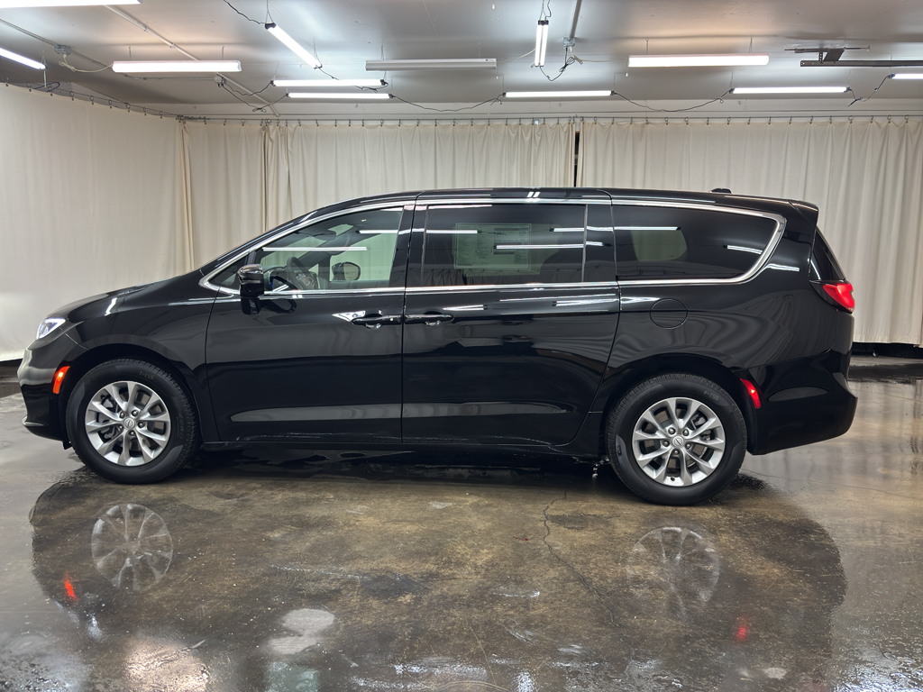 2026 Chrysler Pacifica photo 9