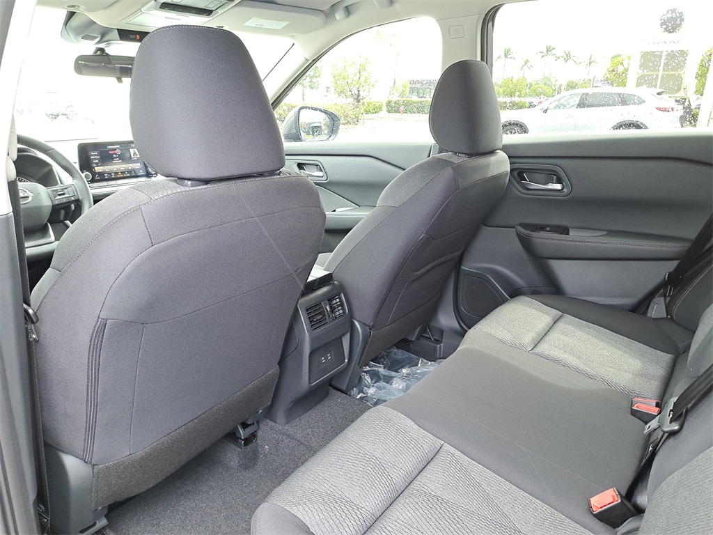2026 Nissan Rogue SV photo 11