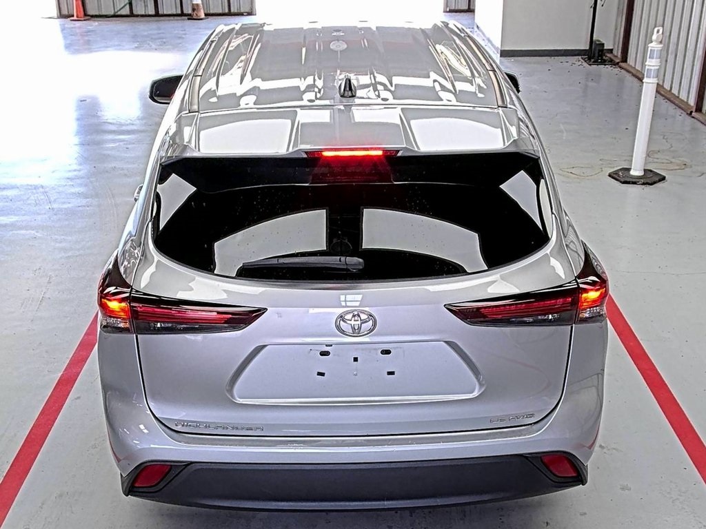 2024 Toyota Highlander LE photo 6