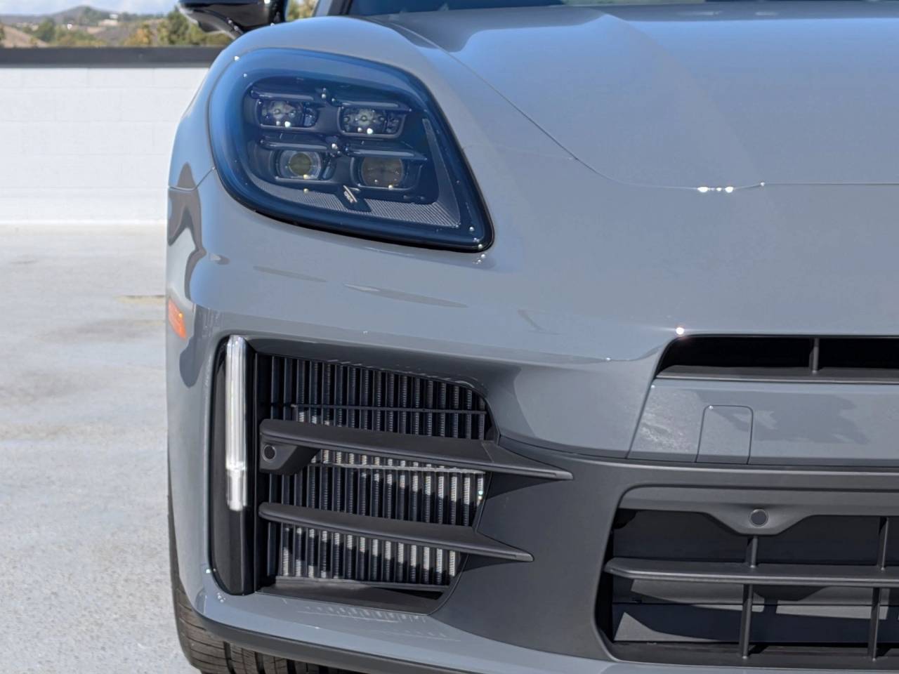 2026 Porsche Panamera E-Hybrid 4 photo 12