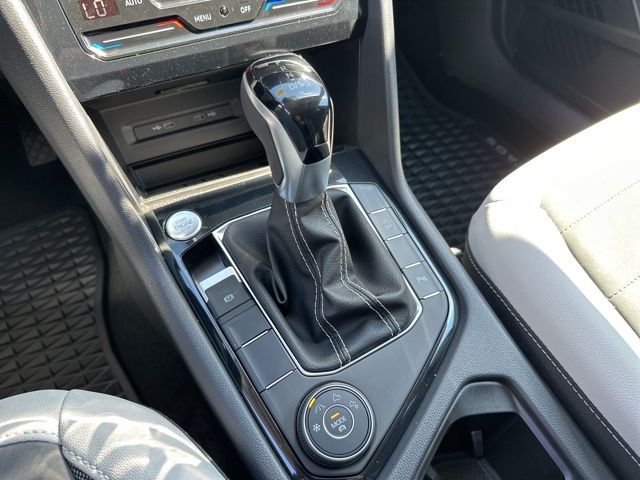 2025 Volkswagen Taos SE photo 16