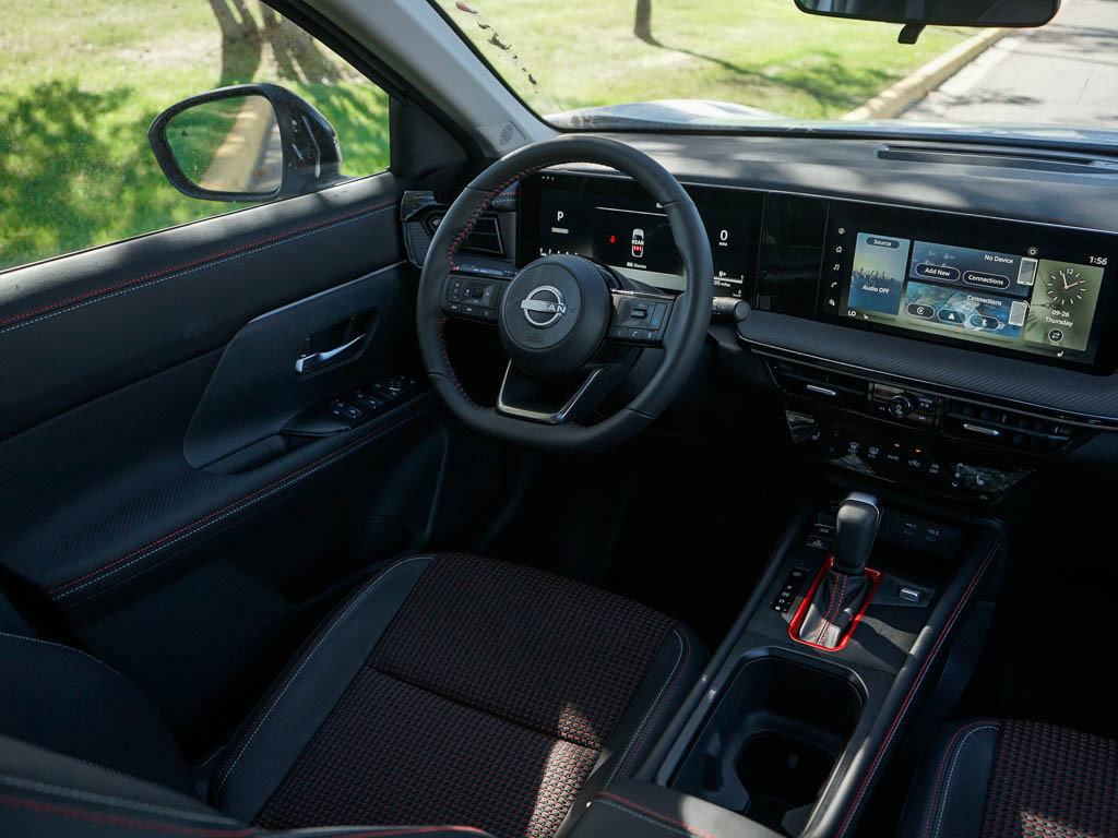 2025 Nissan Kicks SR photo 13