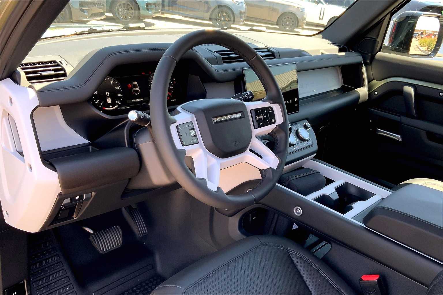 2025 Land Rover Defender 90 X-Dynamic SE photo 7