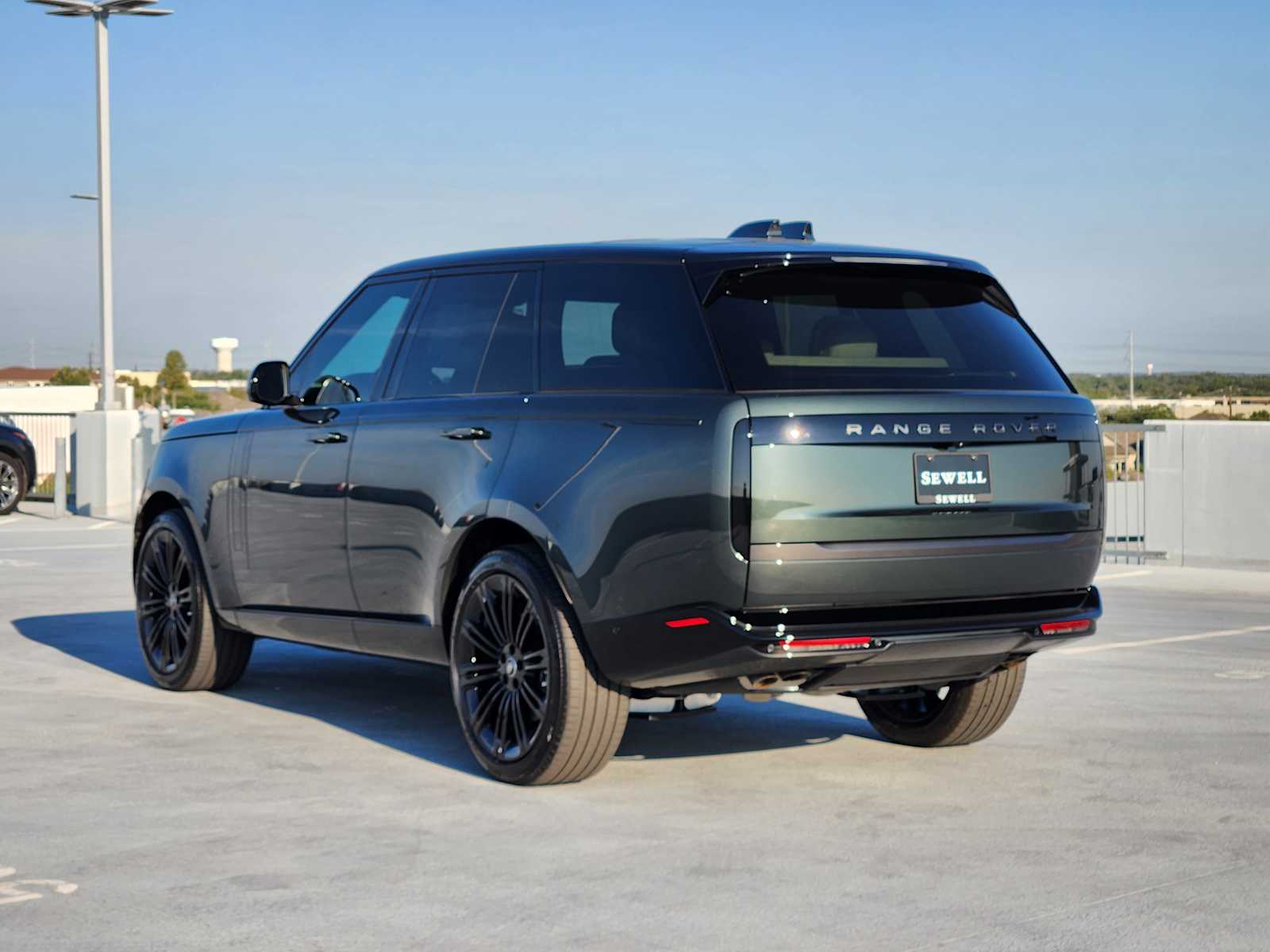 2025 Land Rover Range Rover SE photo 7