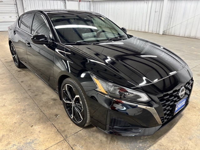 2024 Nissan Altima SR's photo