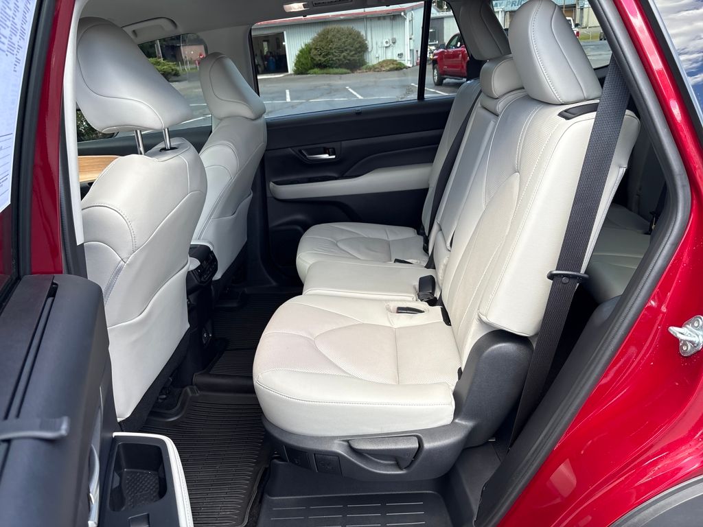 2024 Toyota Grand Highlander Limited photo 23