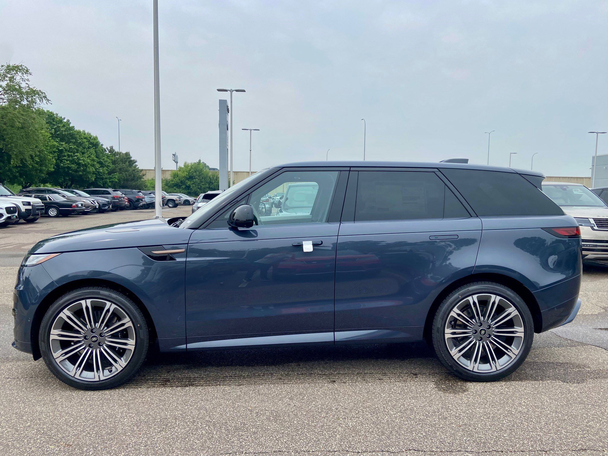 2025 Land Rover Range Rover Sport SE photo 6