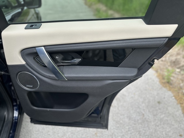 2021 Land Rover Discovery Sport S photo 19
