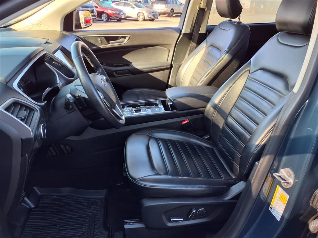 2019 Ford Edge SEL photo 2