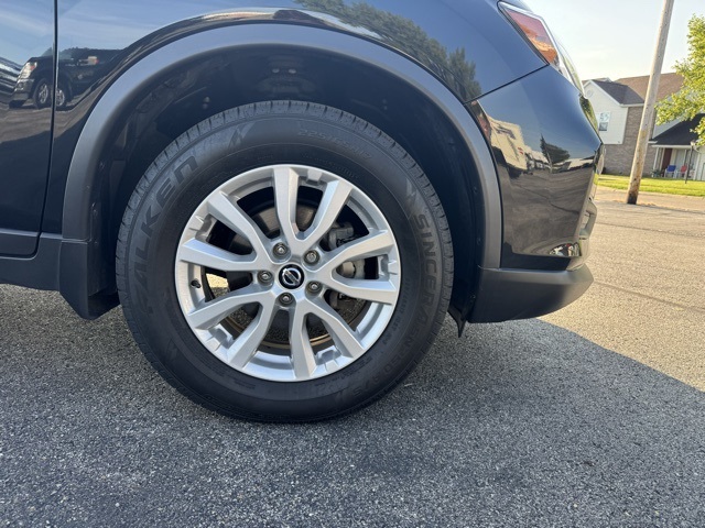 2018 Nissan Rogue SV photo 8