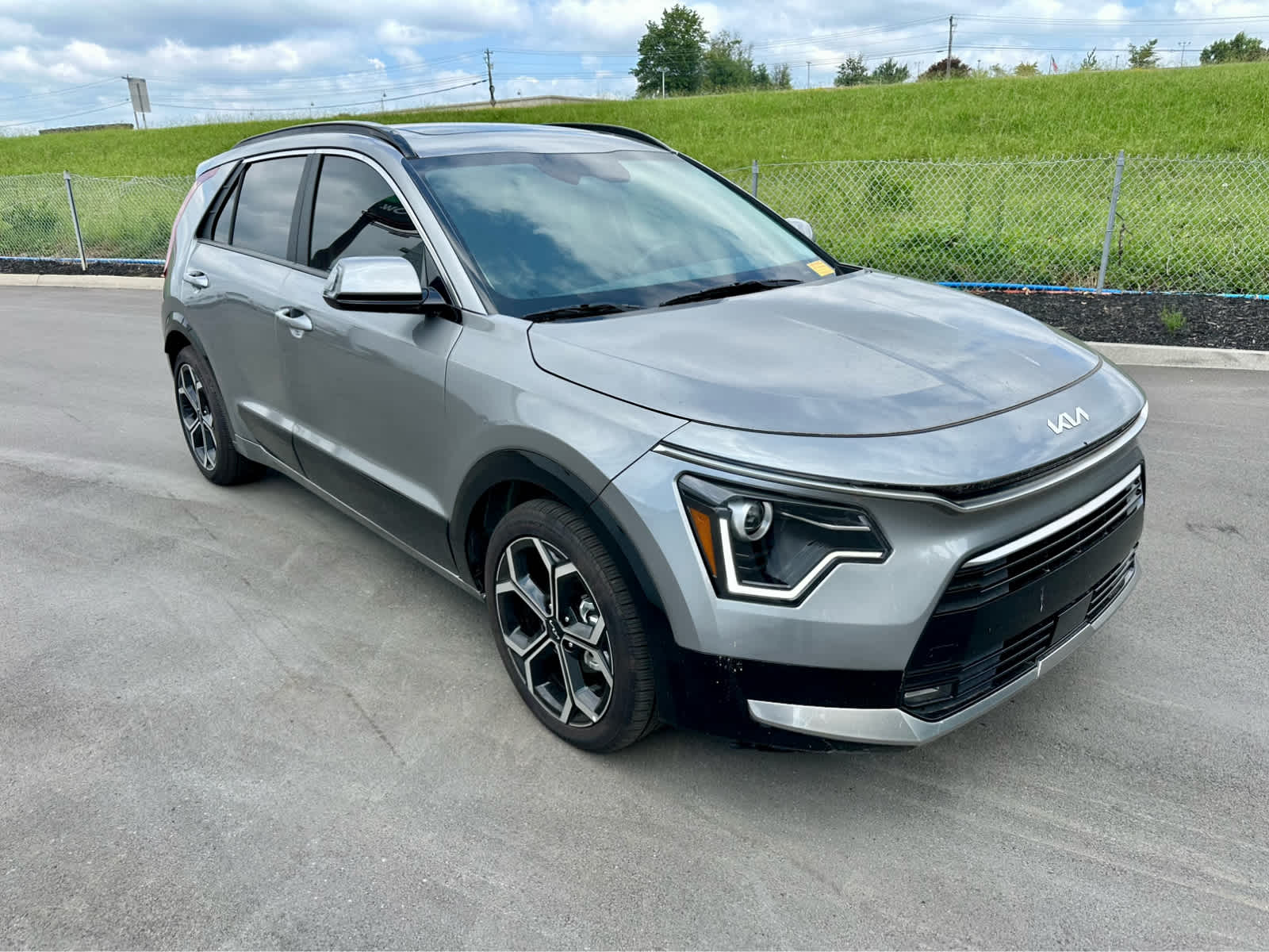 2024 Kia Niro EX Touring photo 3