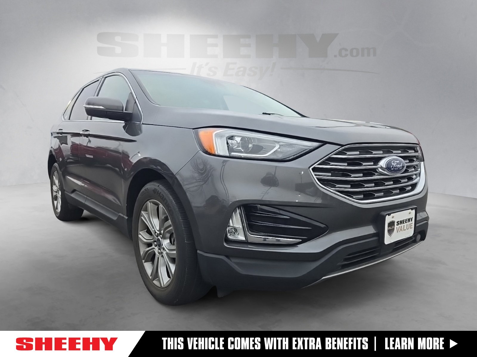 2019 Ford Edge Titanium's photo