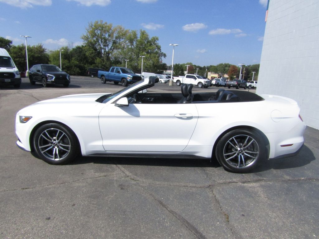 2017 Ford Mustang EcoBoost Premium photo 3