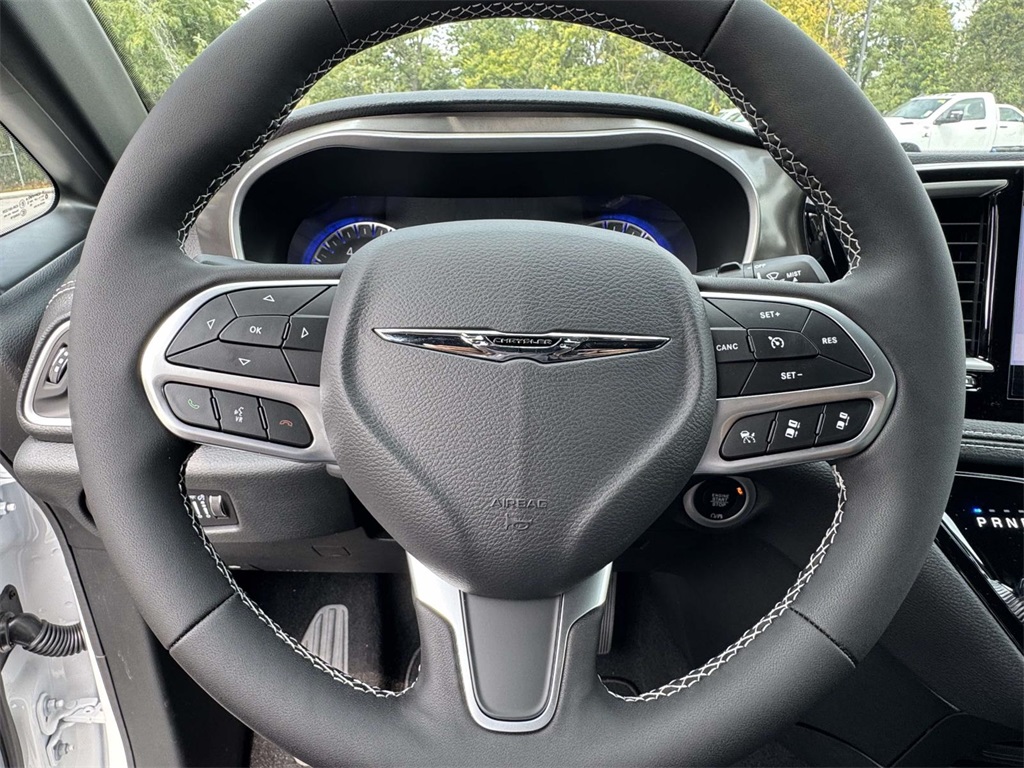 2026 Chrysler Pacifica photo 17