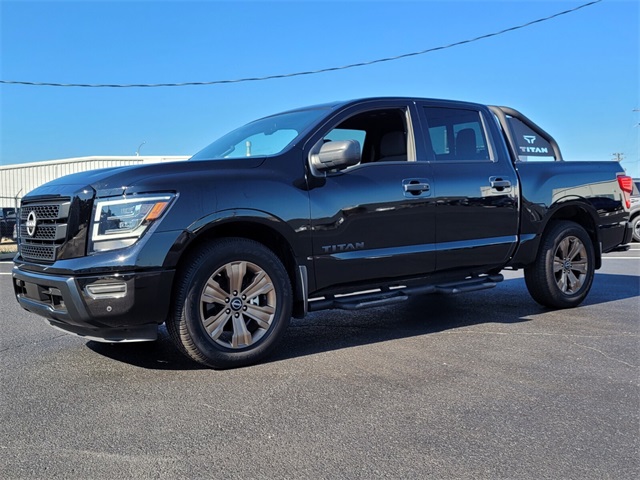 2024 Nissan Titan SV photo 6