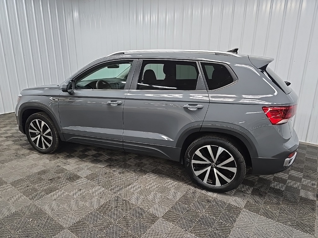 2022 Volkswagen Taos SE photo 3