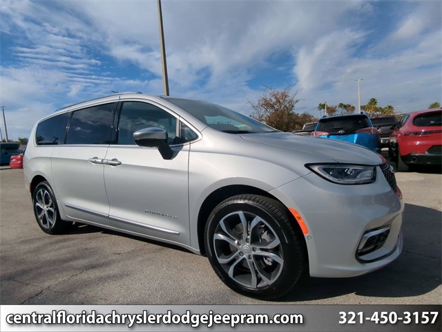 2026 Chrysler Pacifica Pinnacle's photo