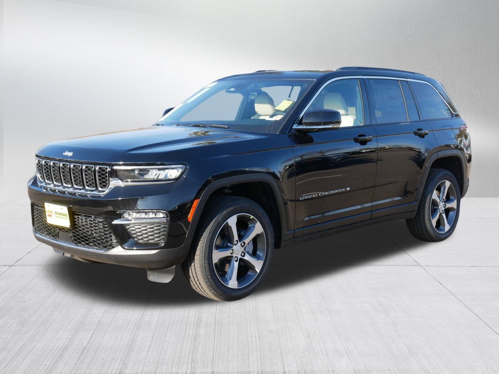 2025 Jeep Grand Cherokee Limited photo 2